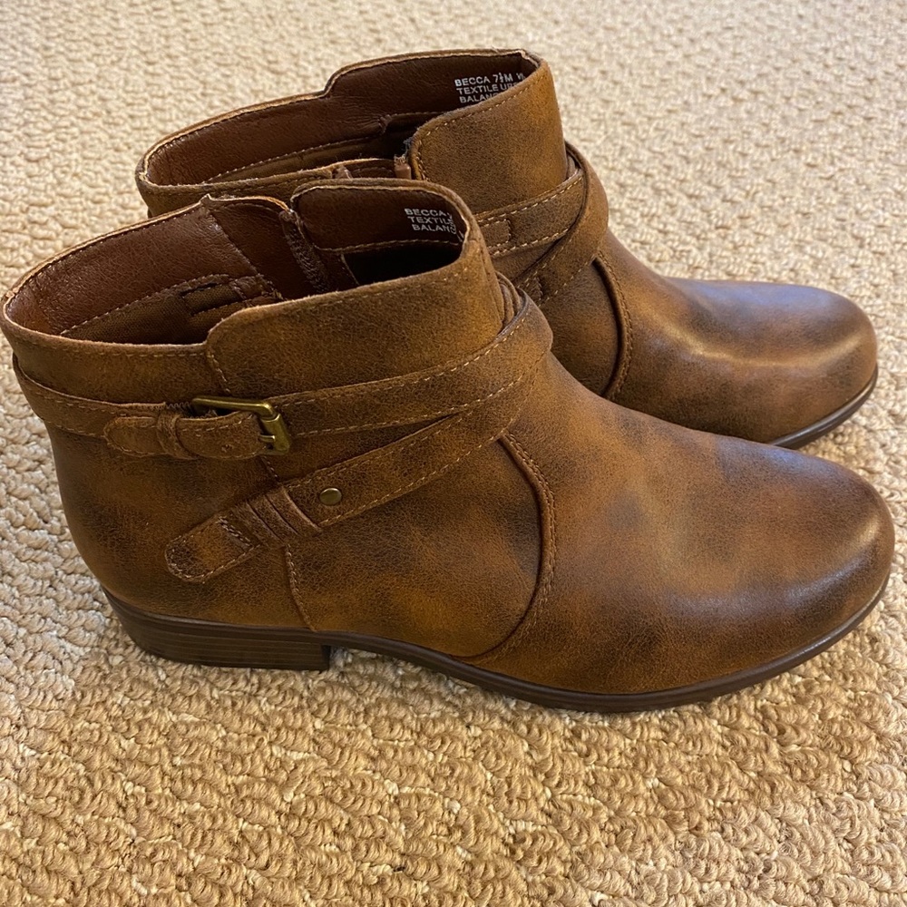 Yuu Ankle Boots - Brown - Size 7.5